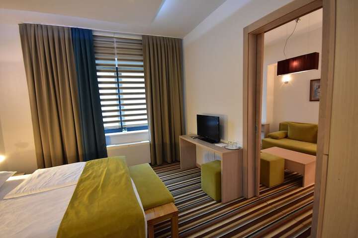 Room 16 of 42