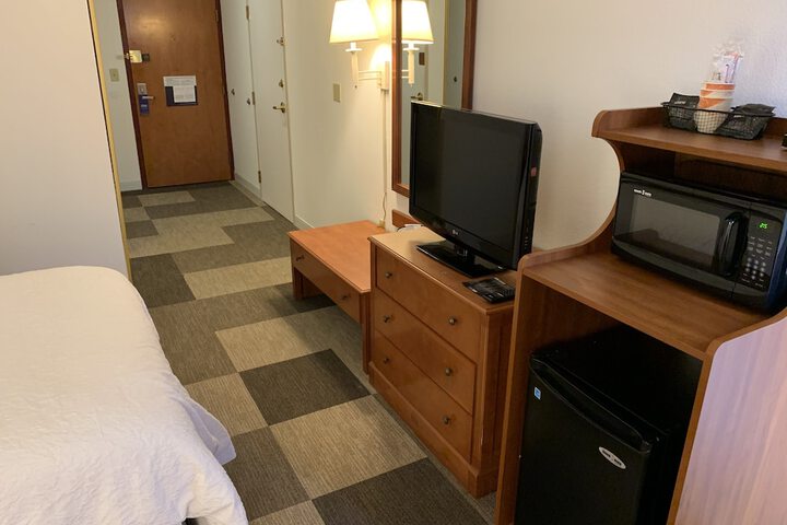 Double Bed Accessible (8 of 9)
