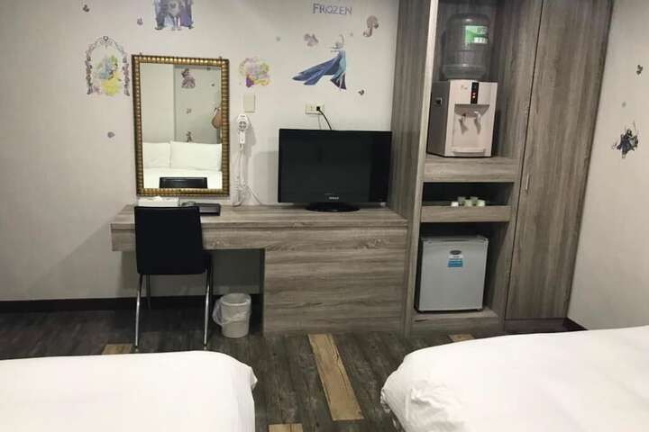 Room 17 of 46