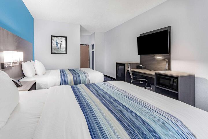 1 Queen Bed Mobility Accessible Bathtub with Grab Bars (3 of 14)