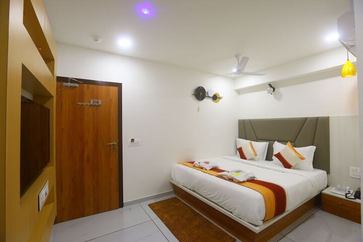 Room 2 of 68