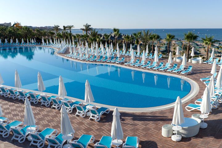 Hotel with Pool