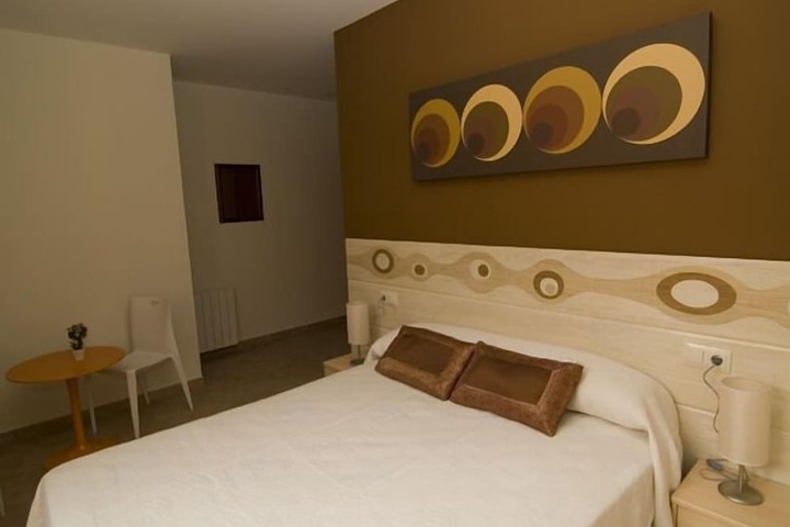 Room 10 of 77