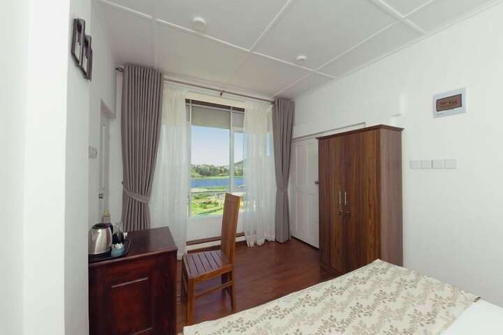 Room 6 of 15