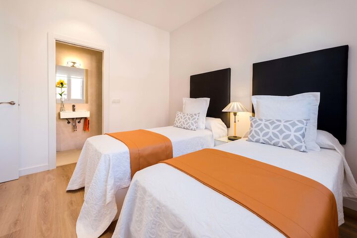 Room 8 of 30