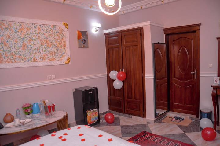 Room 25 of 122