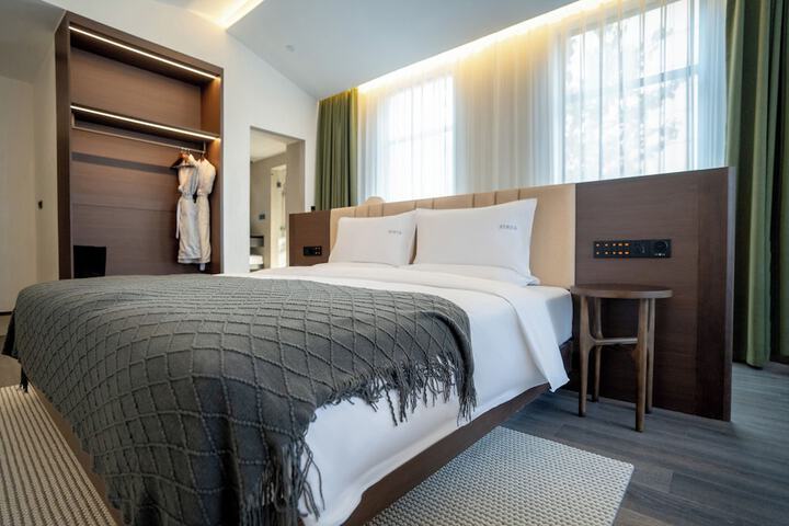 Room 33 of 104