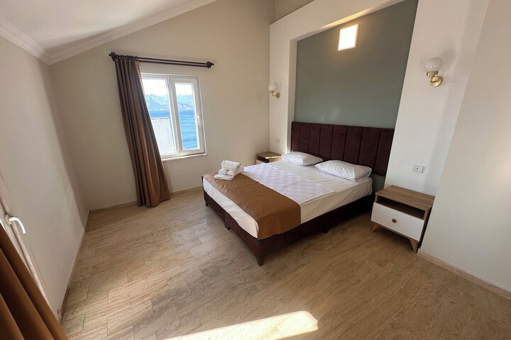 Room 44 of 171