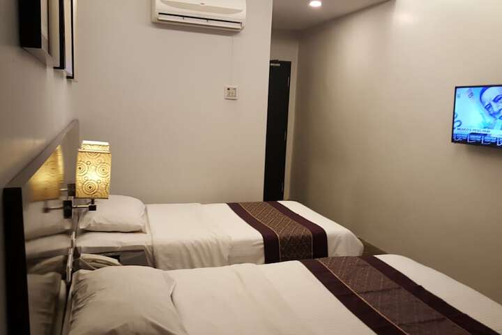 Room 8 of 43