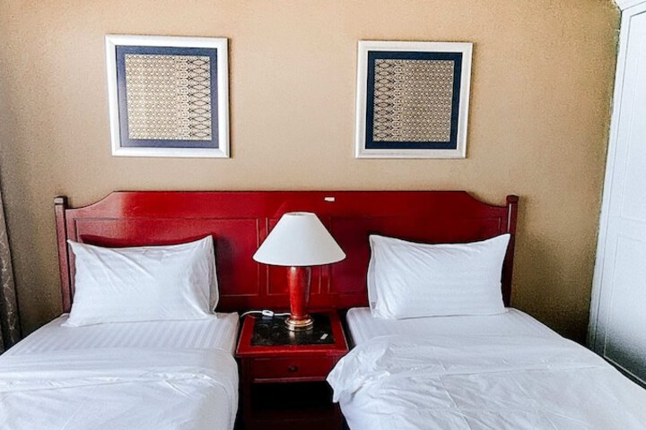 Room 76 of 650