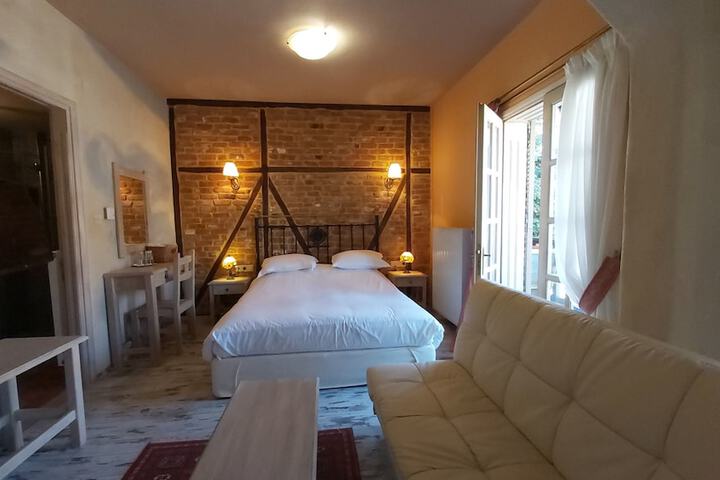 Room 70 of 446