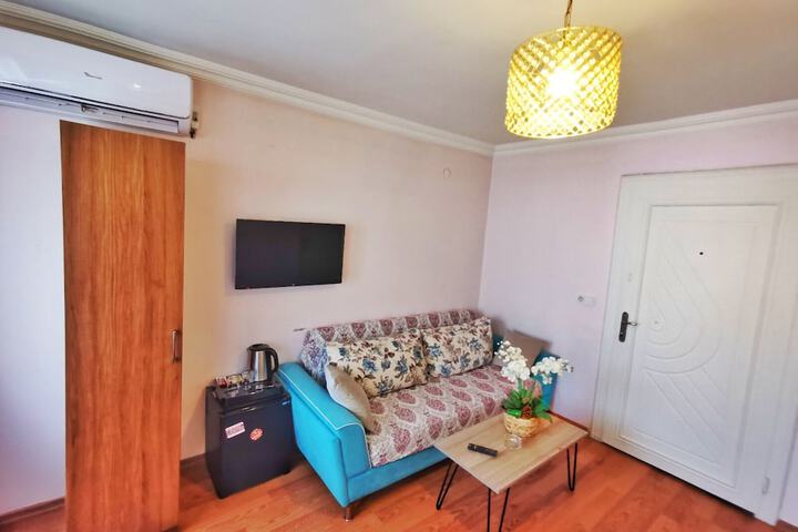 Room 13 of 22