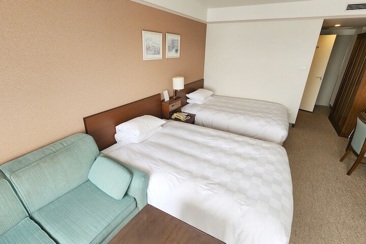 Room 18 of 50