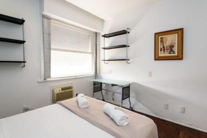 Room 12 of 32