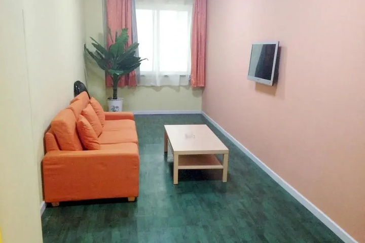 Room 8 of 10