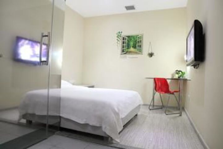 Room 19 of 38