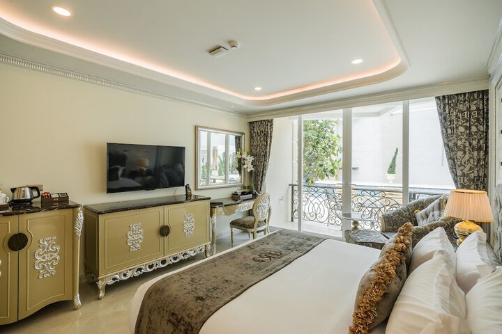 Room 3 of 40