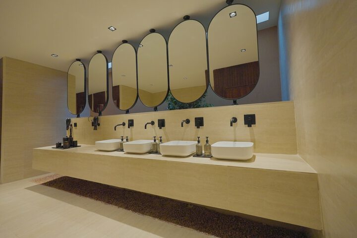 Room 7 of 11