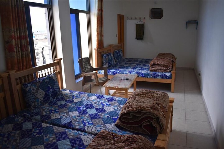 Room 6 of 10
