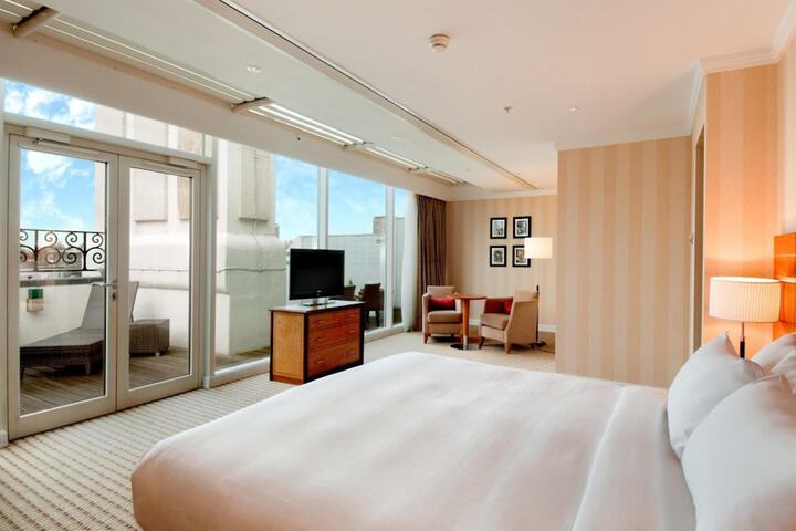 Room 81 of 284