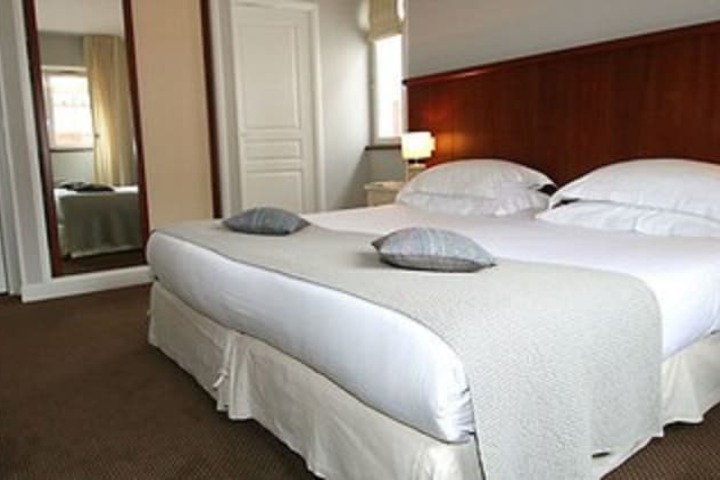 Room 9 of 28