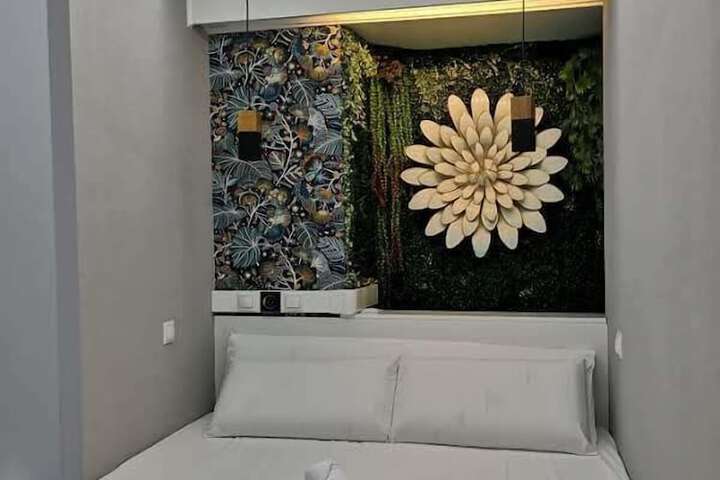 Room 13 of 84