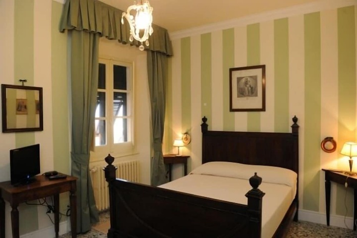 Room 12 of 65