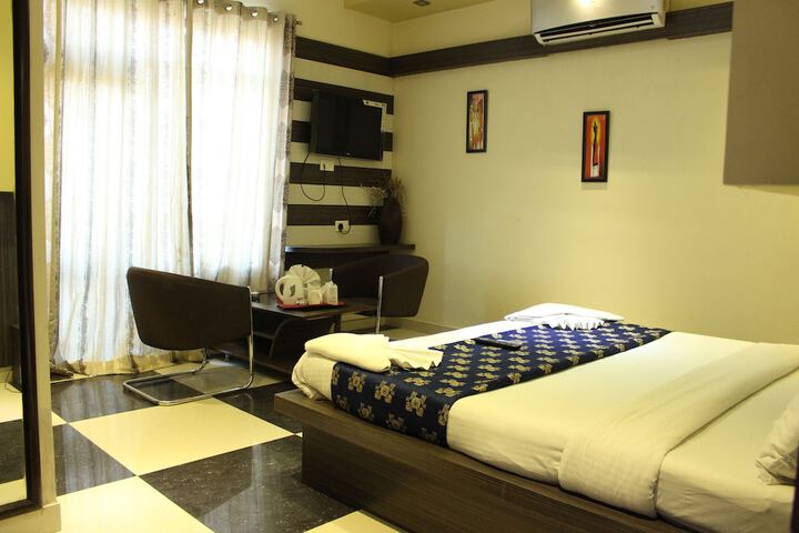 Room 2 of 27