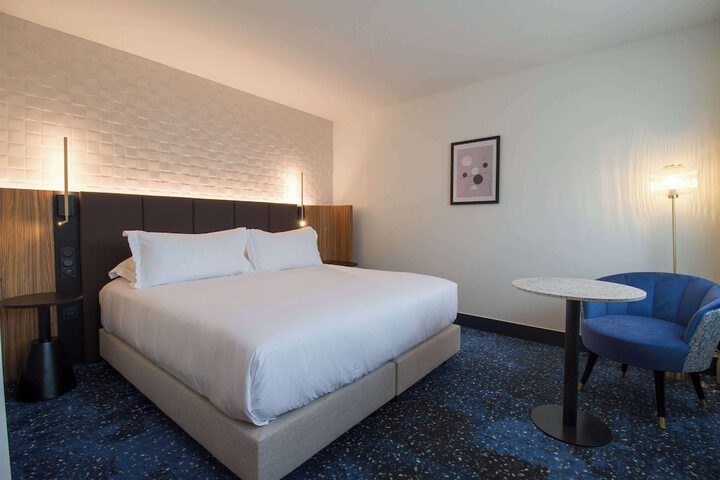 Room 45 of 153