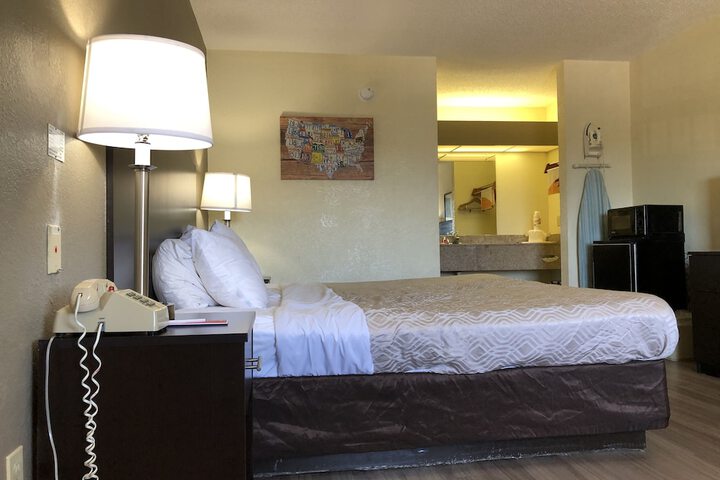 1 King Bed (1 of 16)