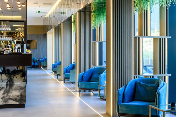 Lobby lounge