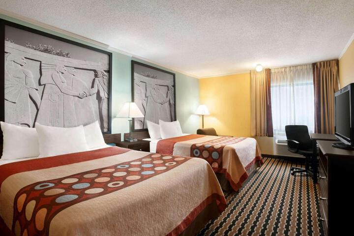 2 Queen Beds (1 of 5)