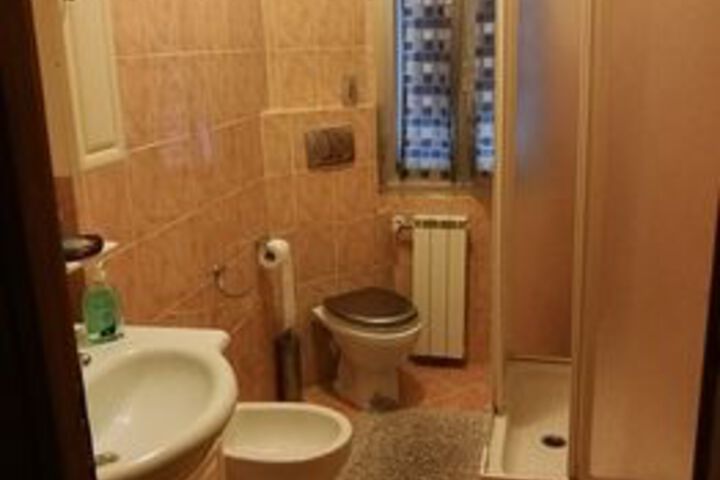 Room 4 of 22