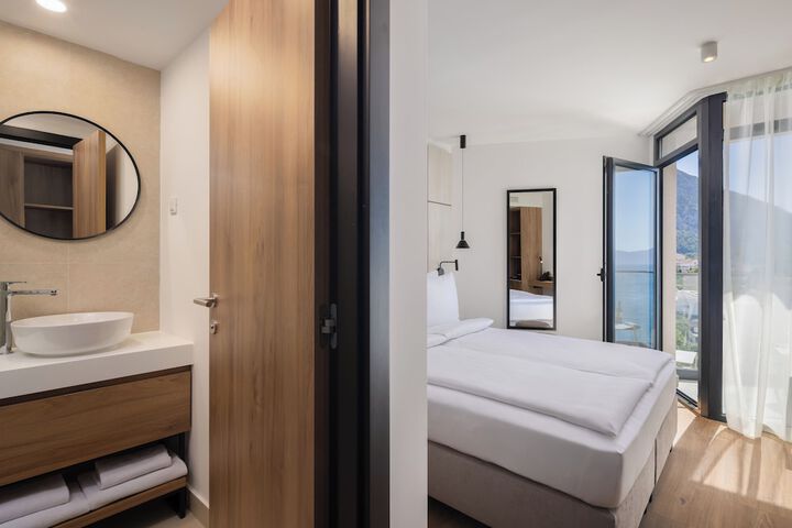 Room 17 of 35