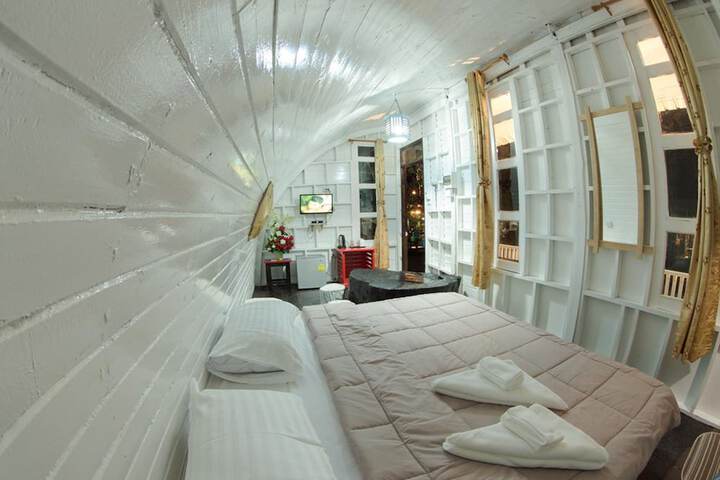 Room 8 of 35