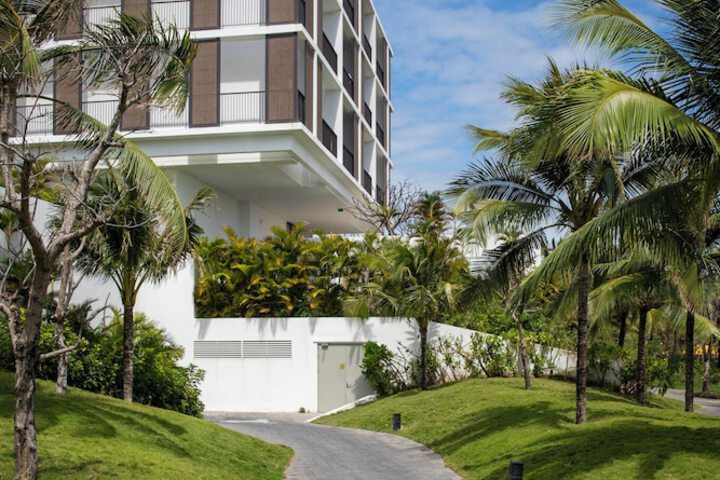 Hotel Exterior 318 of 320