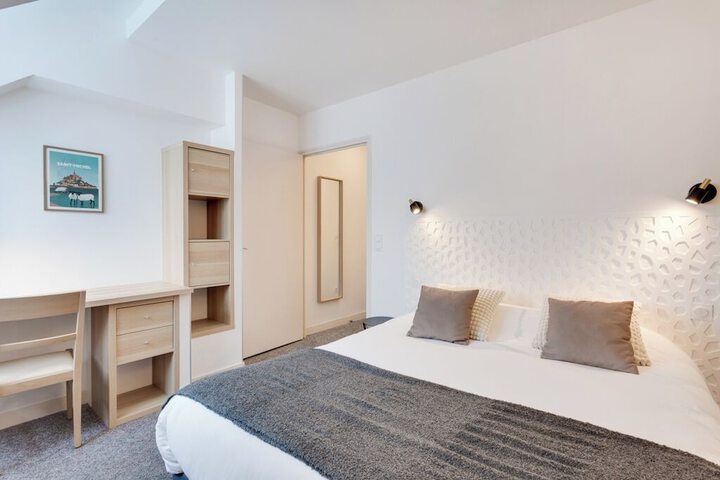 Room 11 of 33