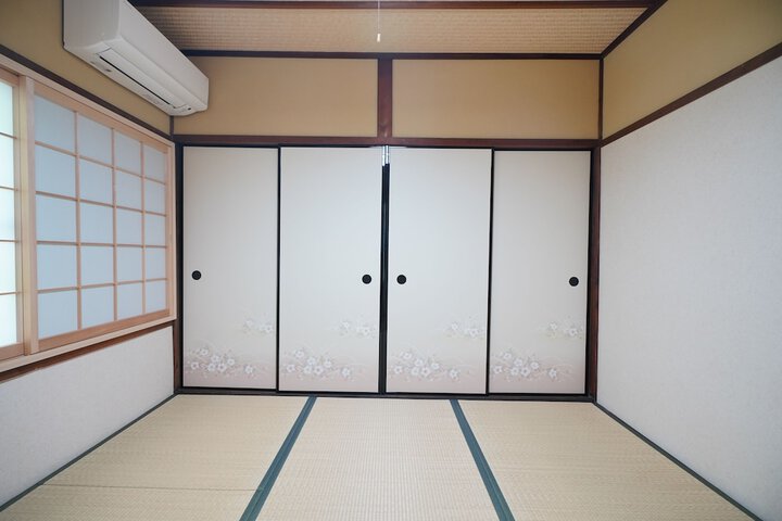 Room 27 of 96