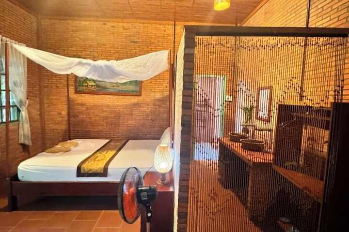 Room 8 of 25