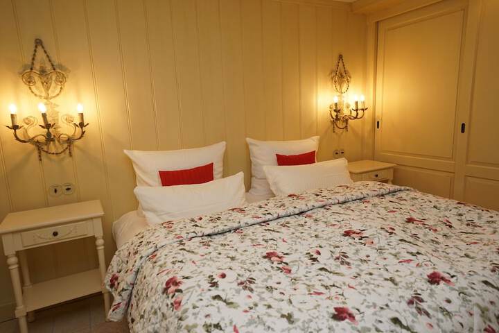 Room 5 of 17