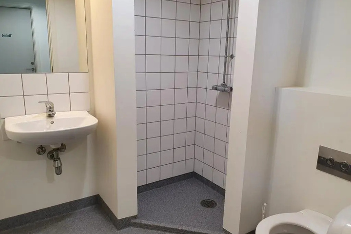 Room 8 of 13