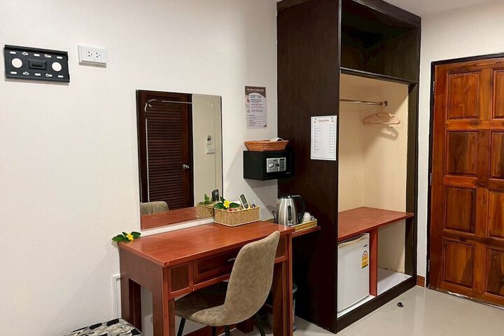 Room 12 of 37