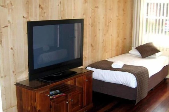 Room 6 of 19