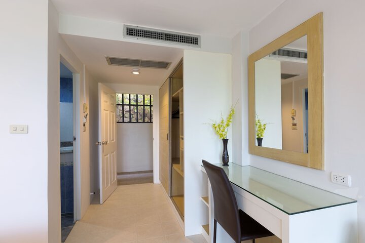 Room 3 of 32