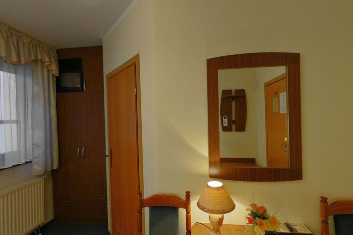 Room 3 of 61