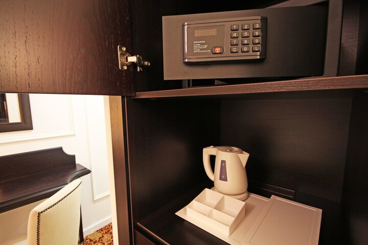 Room 17 of 46
