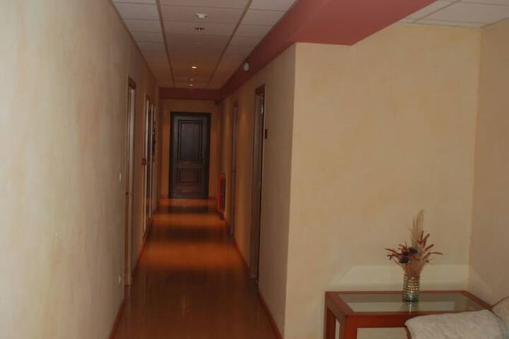 Ballroom/Hall 21 of 34