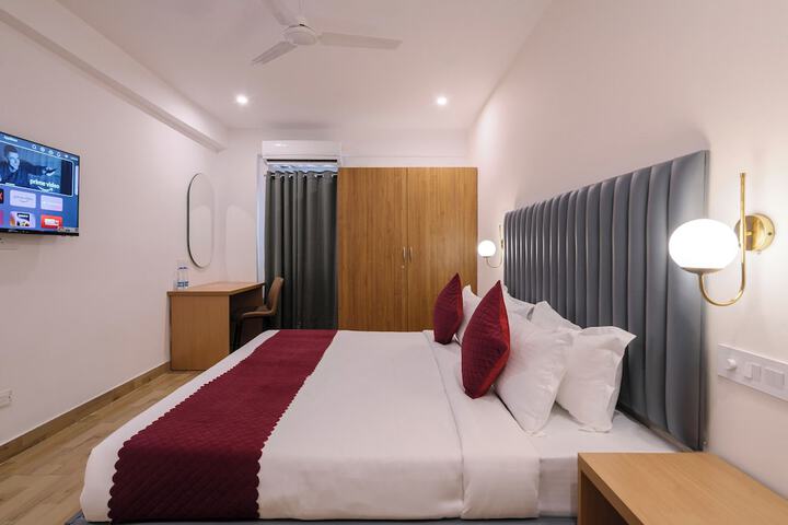 Room 32 of 48