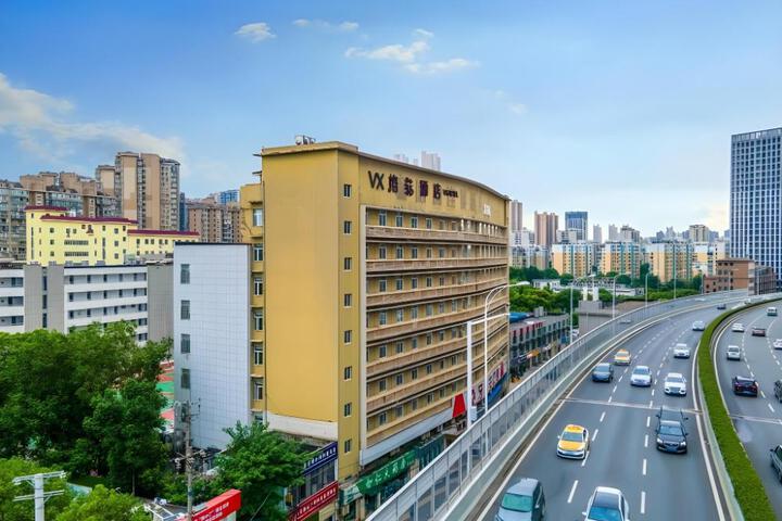 VX Hotel Wuhan Optics Valley Yangjia Bay Metro Station