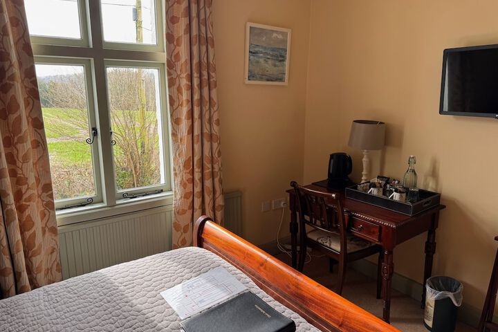 Room 9 of 18